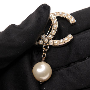 CHANEL CC PEARL DROP BROOCH METAL