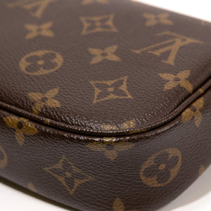 LOUIS VUITTON IVY WALLET OF CHAIN MONOGRAM CANVAS GHW