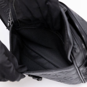 LOUIS VUITTON GETAWAY MESSENGER  BLACK MONOGRAM SHADOW LEATHER BLACK HARDWARE