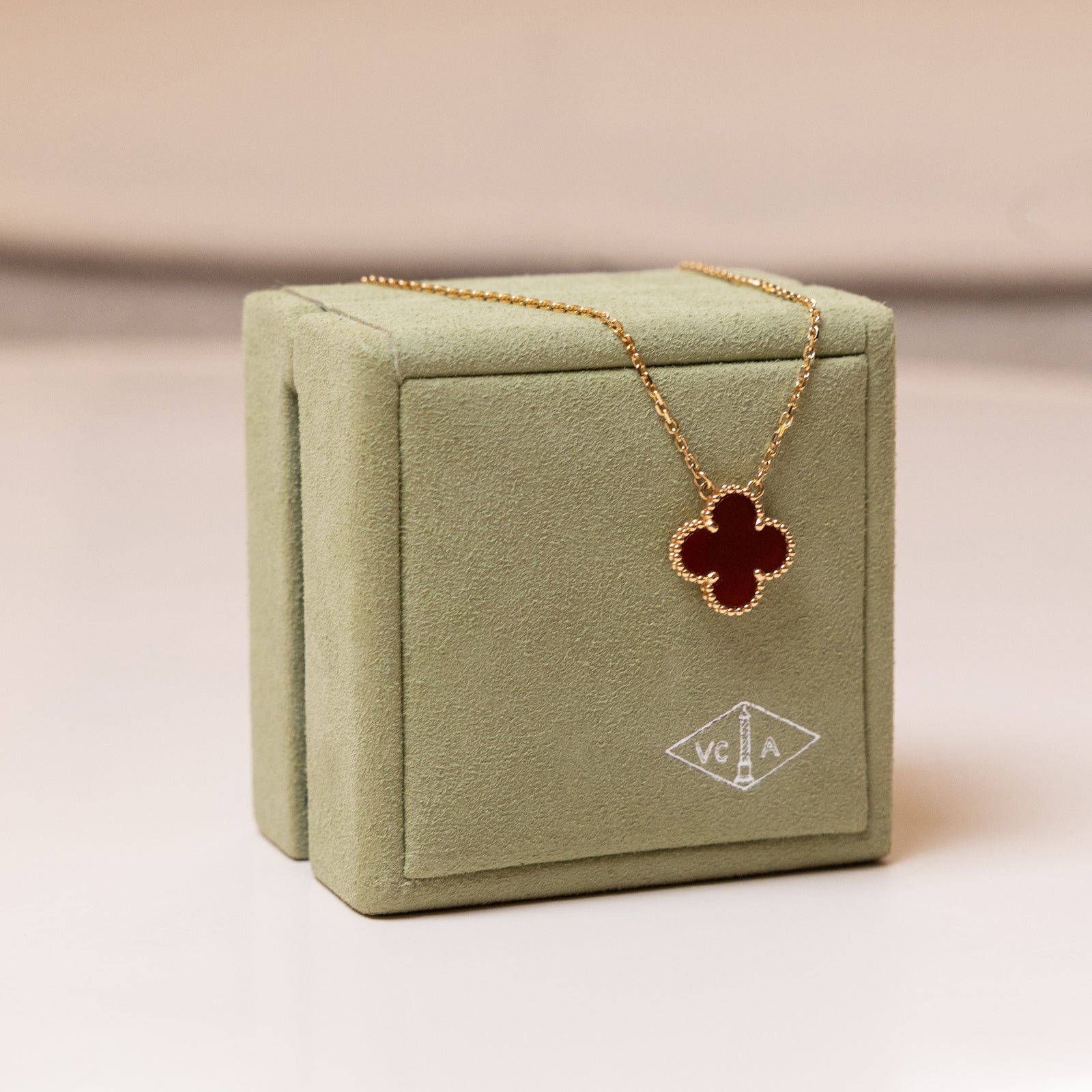 VAN CLEEF & ARPELS VINTAGE ALHAMBRA PENDANT 18K YELLOW GOLD