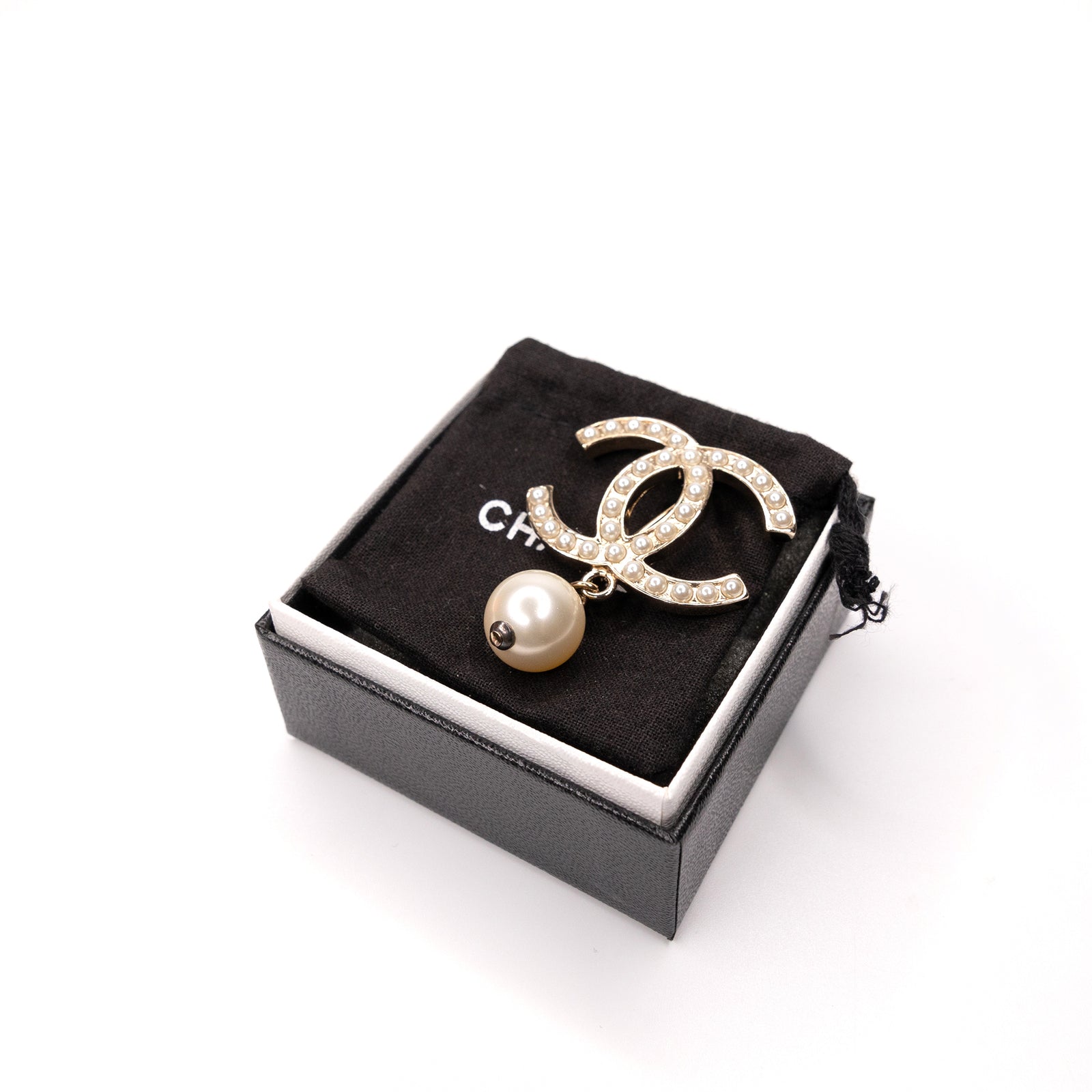 CHANEL CC PEARL DROP BROOCH METAL