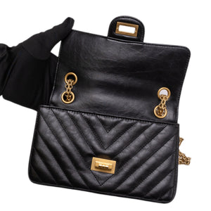 CHANEL 2.55 REISSUE CHEVRON CALFSKIN LEATHER BLACK GHW (MICROCHIP)