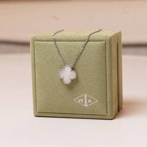 VAN CLEEF & ARPELS VINTAGE ALHAMBRA PENDANT WHITE GOLD