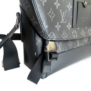 LOUIS VUITTON VOYAGER MESSENGER BAG