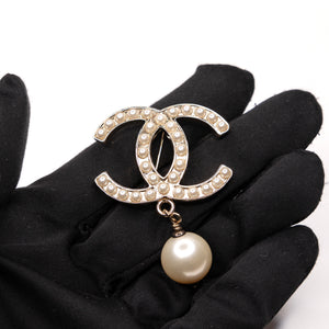 CHANEL CC PEARL DROP BROOCH METAL